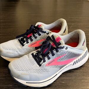 Brooks Women's Athletic Shoes - Gray and Pink
